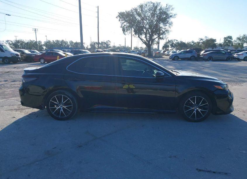 Photo 13 of 2021 Toyota Camry SE (VIN 4T1G11AK4MU553360)