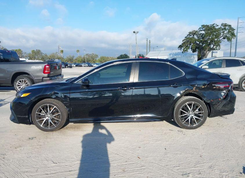 Photo 14 of 2021 Toyota Camry SE (VIN 4T1G11AK4MU553360)