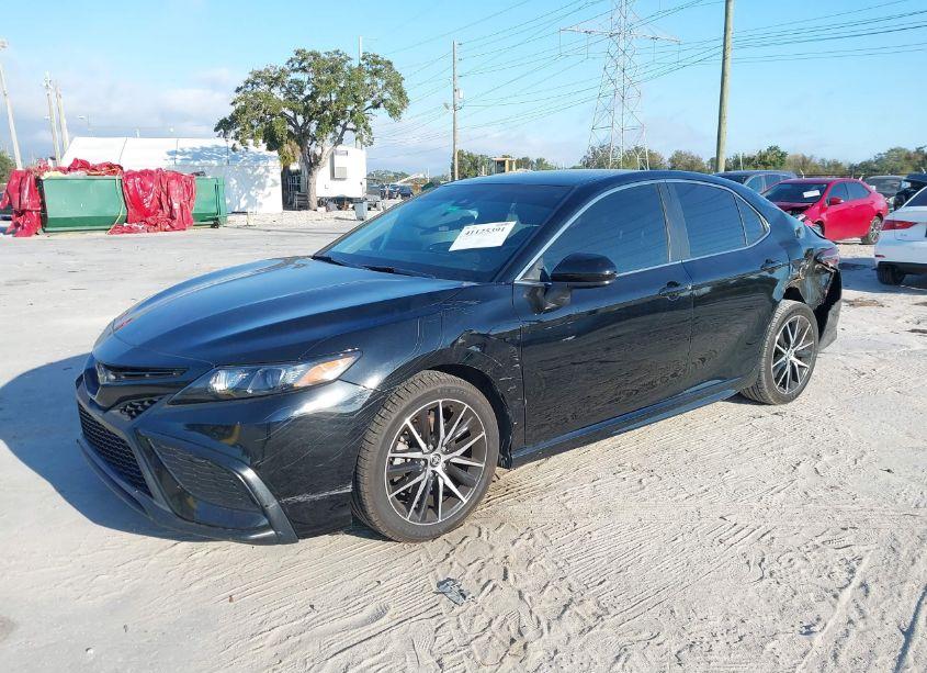 Photo 2 of 2021 Toyota Camry SE (VIN 4T1G11AK4MU553360)