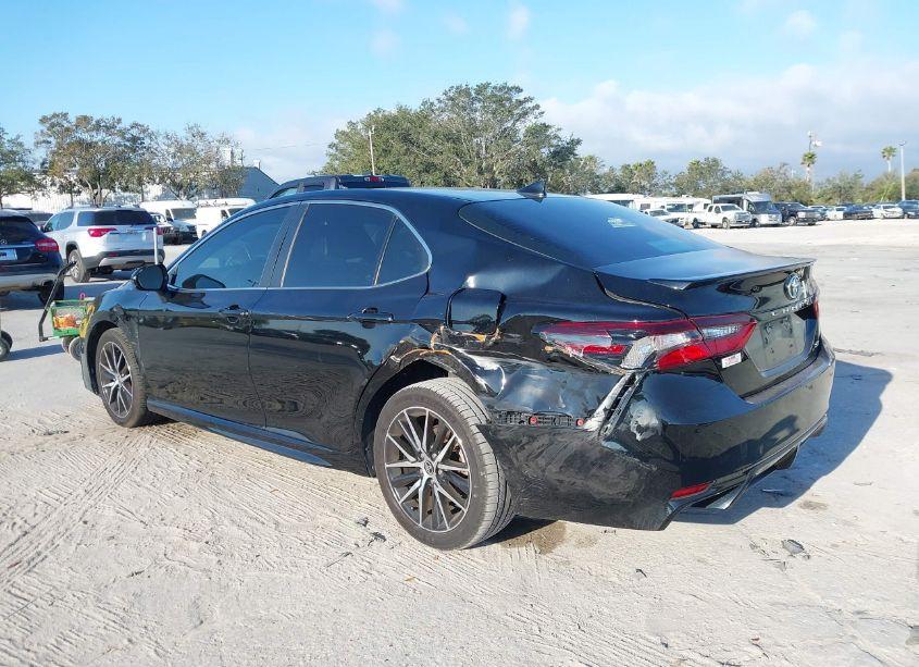 Photo 3 of 2021 Toyota Camry SE (VIN 4T1G11AK4MU553360)