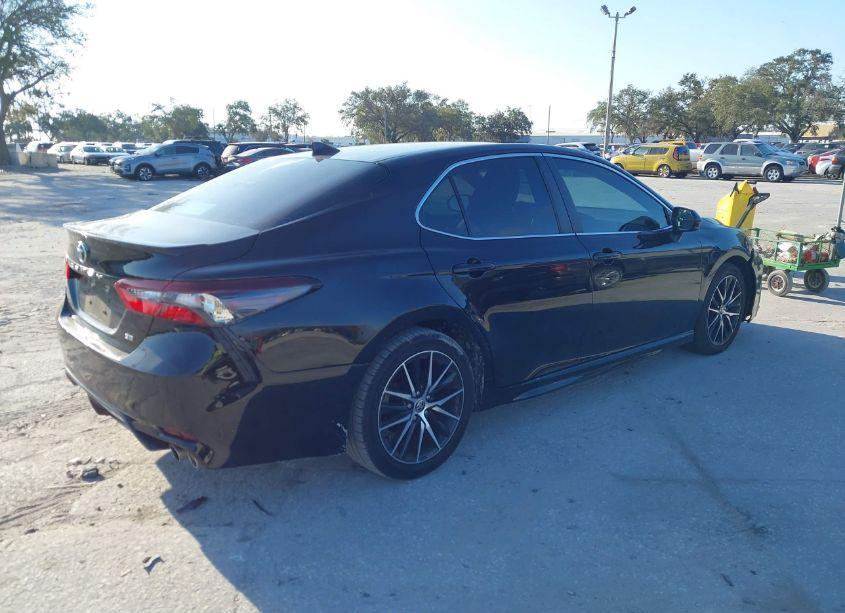 Photo 4 of 2021 Toyota Camry SE (VIN 4T1G11AK4MU553360)