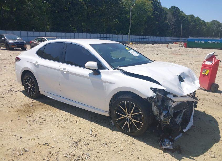 2021 Toyota Camry SE (VIN 4T1G11AK4MU568781) main photo