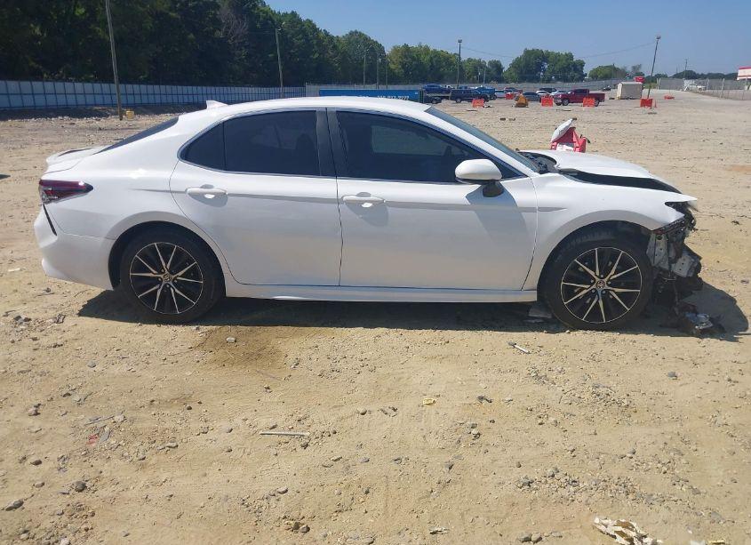 Photo 13 of 2021 Toyota Camry SE (VIN 4T1G11AK4MU568781)