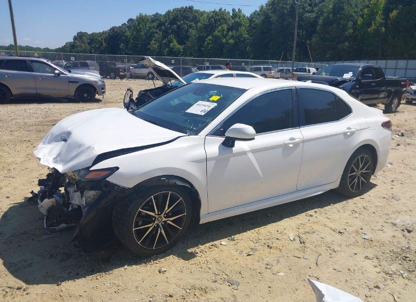 Photo 2 of 2021 Toyota Camry SE (VIN 4T1G11AK4MU568781)