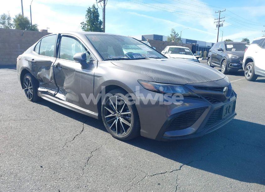 2022 Toyota Camry SE (VIN 4T1G11AK4NU028364) main photo