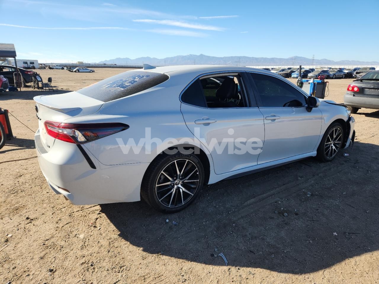 Photo 3 of 2022 TOYOTA CAMRY SE (VIN 4T1G11AK4NU030356)