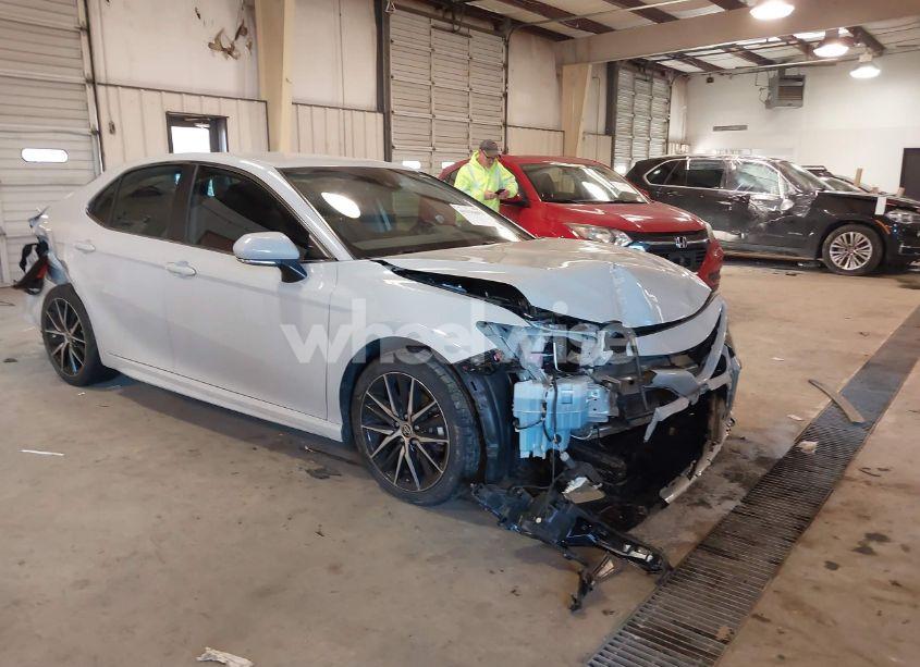 2022 Toyota Camry SE (VIN 4T1G11AK4NU049294) main photo