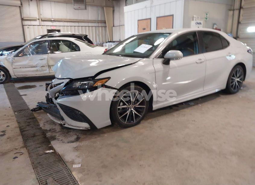 Photo 2 of 2022 Toyota Camry SE (VIN 4T1G11AK4NU049294)