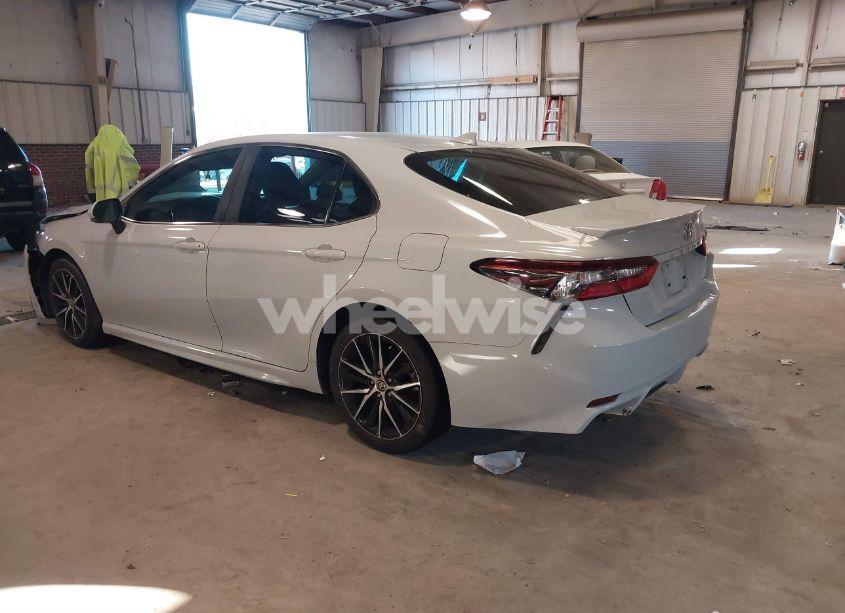 Photo 3 of 2022 Toyota Camry SE (VIN 4T1G11AK4NU049294)