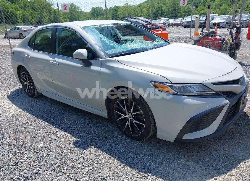 2022 Toyota Camry SE (VIN 4T1G11AK4NU063700) main photo