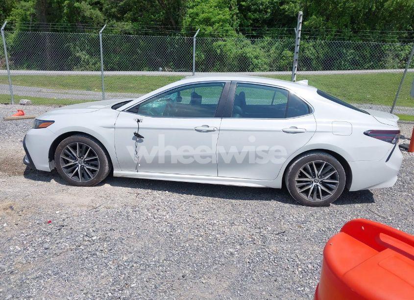 Photo 15 of 2022 Toyota Camry SE (VIN 4T1G11AK4NU063700)