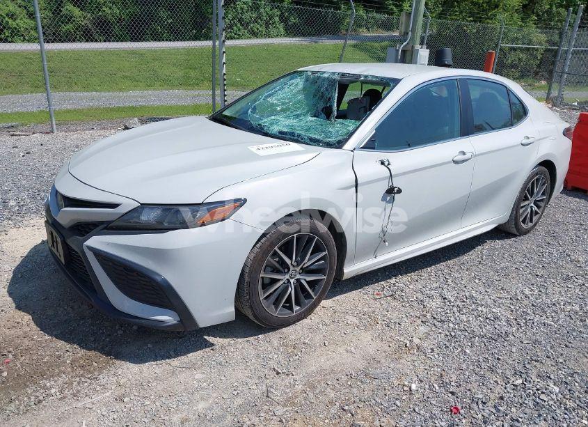 Photo 2 of 2022 Toyota Camry SE (VIN 4T1G11AK4NU063700)