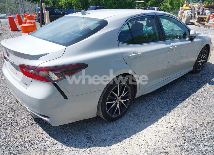 Photo 4 of 2022 Toyota Camry SE (VIN 4T1G11AK4NU063700)