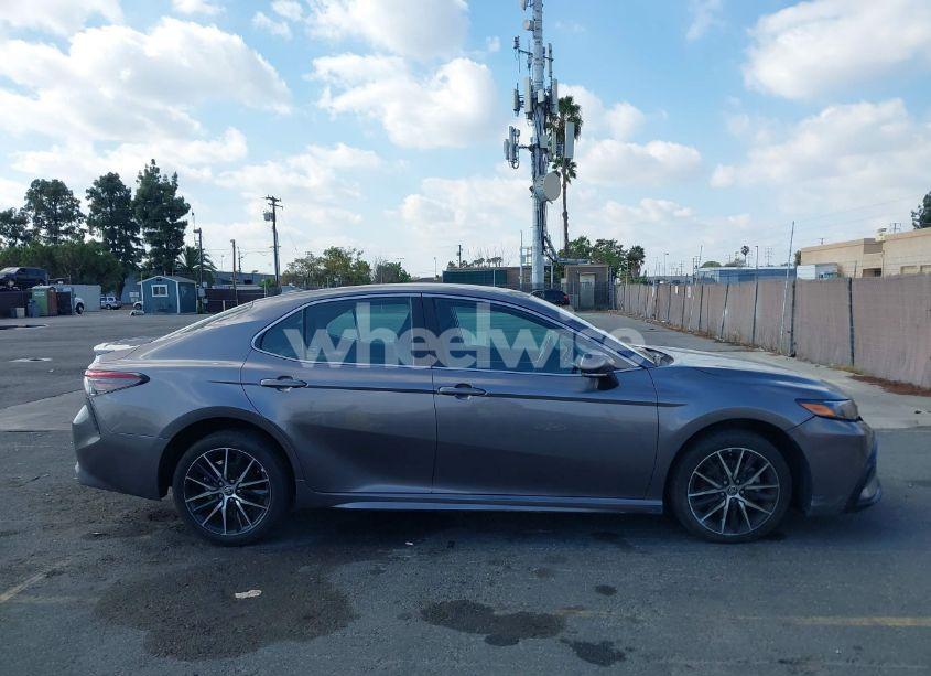 Photo 13 of 2022 Toyota Camry SE (VIN 4T1G11AK4NU068427)