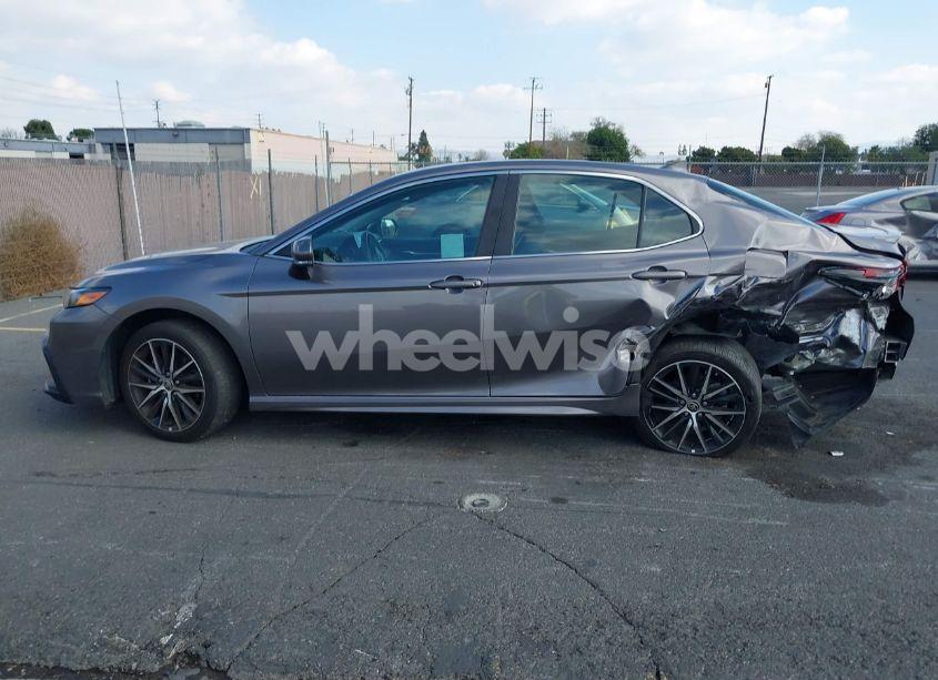 Photo 14 of 2022 Toyota Camry SE (VIN 4T1G11AK4NU068427)