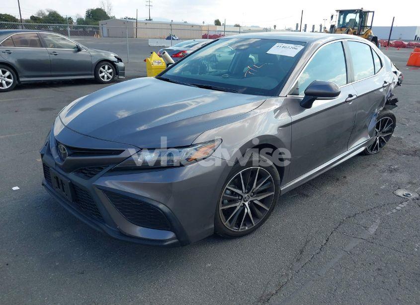 Photo 2 of 2022 Toyota Camry SE (VIN 4T1G11AK4NU068427)