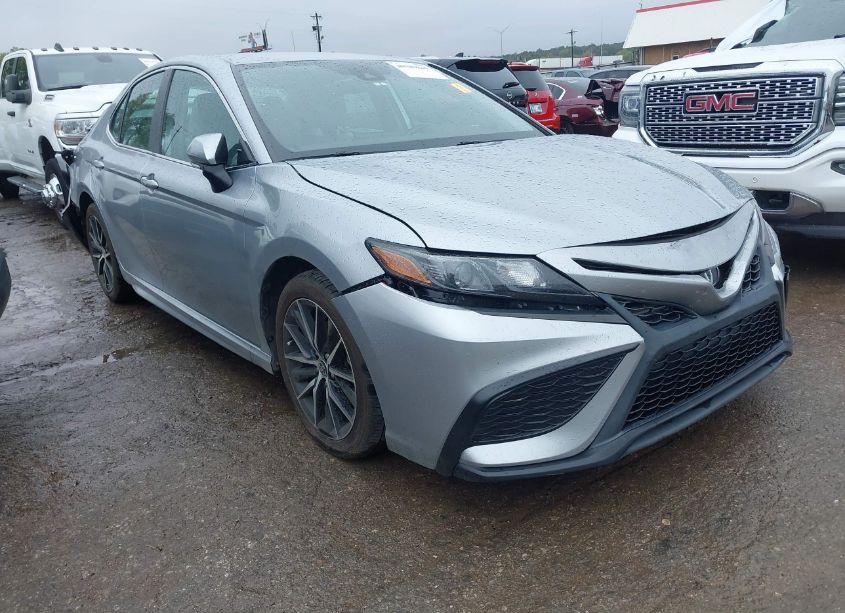 2022 Toyota Camry SE (VIN 4T1G11AK4NU661558) main photo