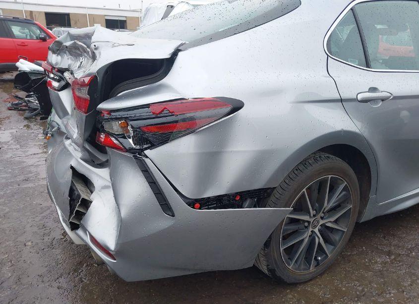 Photo 6 of 2022 Toyota Camry SE (VIN 4T1G11AK4NU661558)