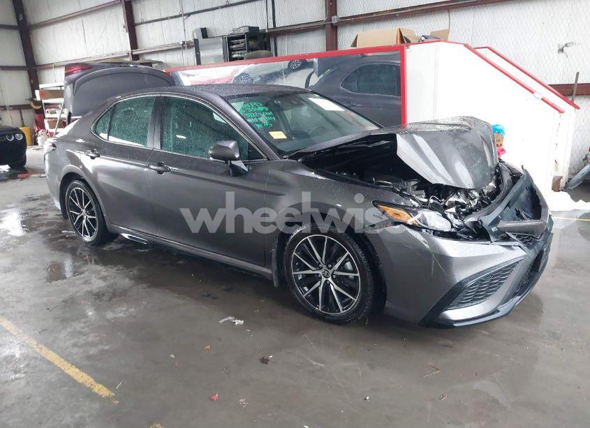 2022 Toyota Camry SE (VIN 4T1G11AK4NU667568) main photo