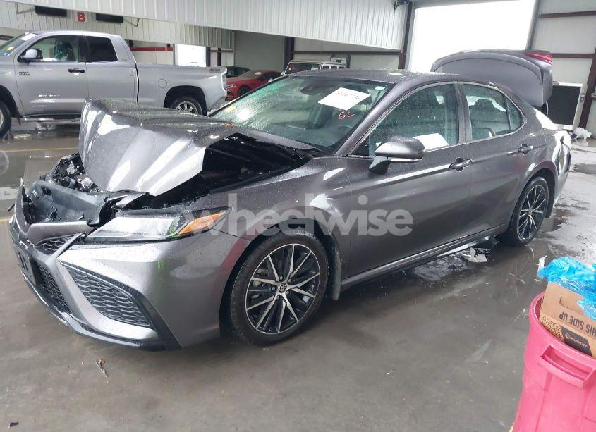 Photo 2 of 2022 Toyota Camry SE (VIN 4T1G11AK4NU667568)