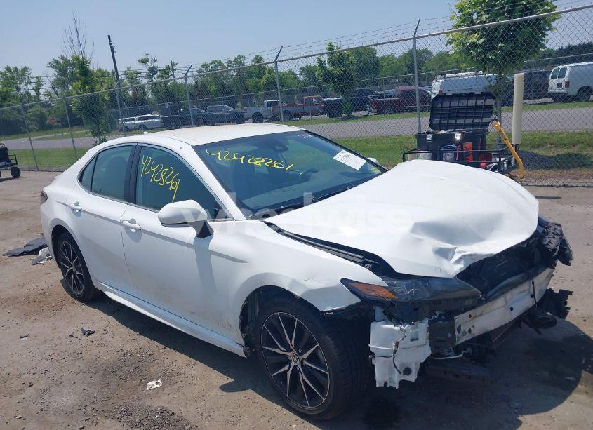 2022 Toyota Camry SE (VIN 4T1G11AK4NU712461) main photo