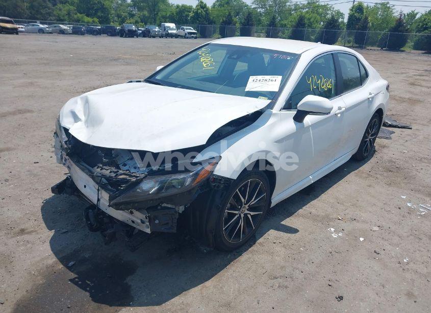 Photo 2 of 2022 Toyota Camry SE (VIN 4T1G11AK4NU712461)