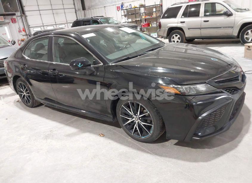 2022 Toyota Camry SE (VIN 4T1G11AK4NU713626) main photo