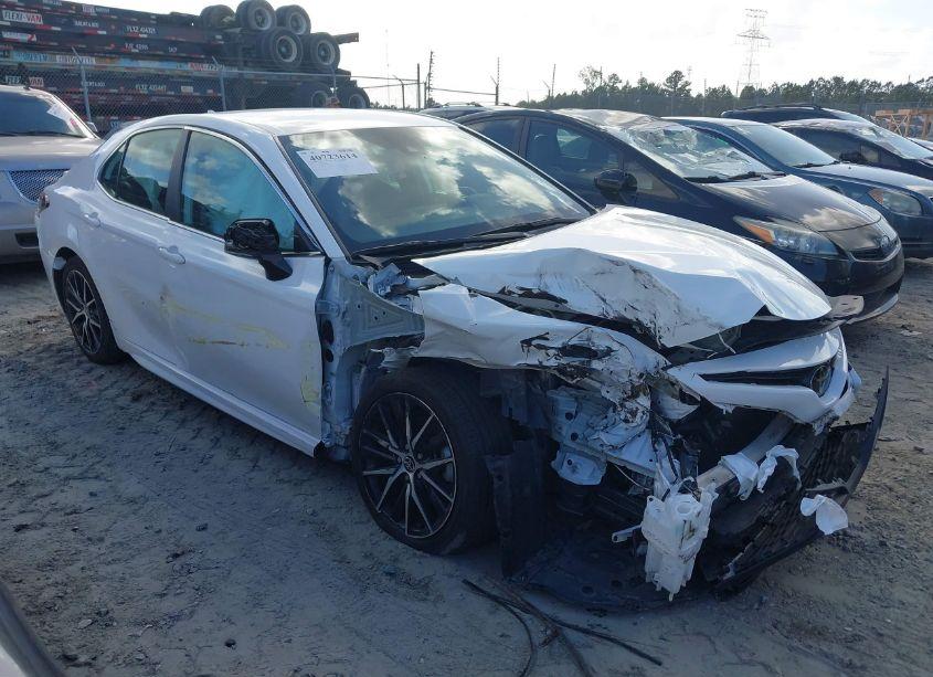 2023 Toyota Camry SE (VIN 4T1G11AK4PU746189) main photo