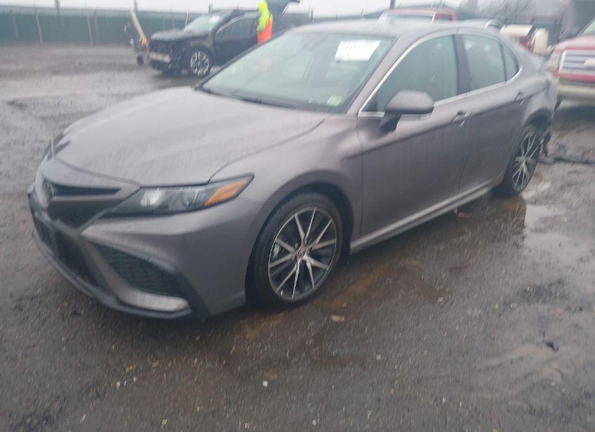 Photo 2 of 2024 Toyota Camry SE (VIN 4T1G11AK4RU259495)