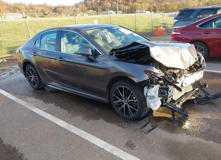 2024 Toyota Camry SE (VIN 4T1G11AK4RU898752) main photo