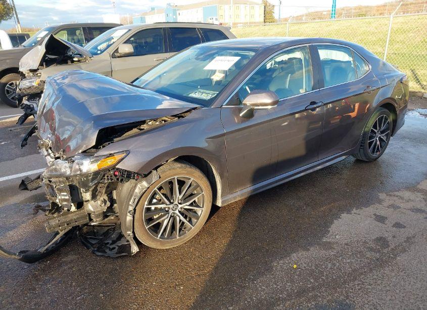 Photo 2 of 2024 Toyota Camry SE (VIN 4T1G11AK4RU898752)