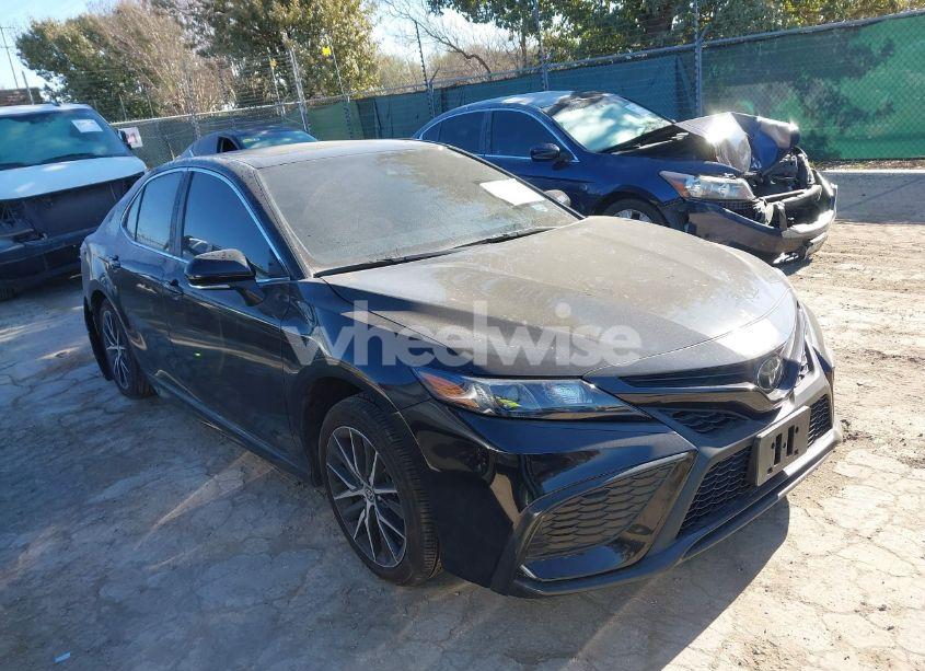 2024 Toyota Camry SE (VIN 4T1G11AK4RU921138) main photo