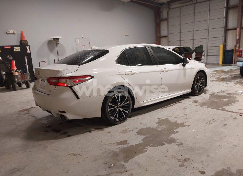 Photo 4 of 2020 Toyota Camry SE (VIN 4T1G11AK5LU307089)