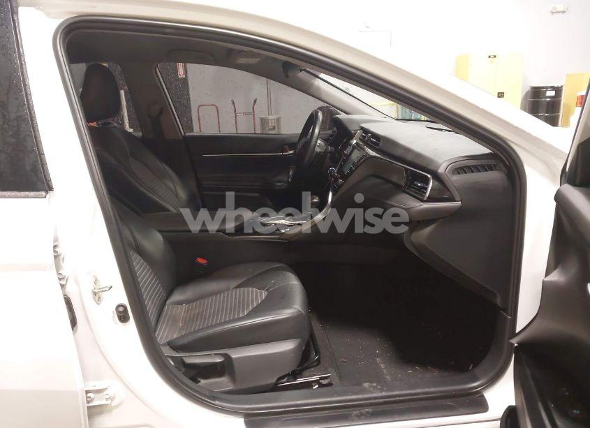 Photo 5 of 2020 Toyota Camry SE (VIN 4T1G11AK5LU307089)