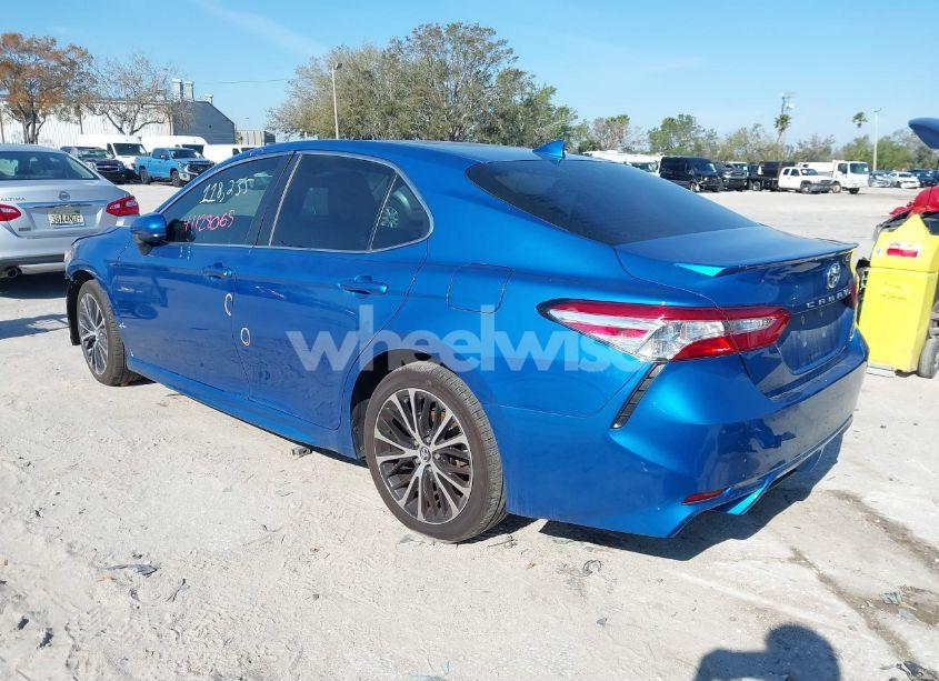 Photo 3 of 2020 Toyota Camry SE (VIN 4T1G11AK5LU308758)