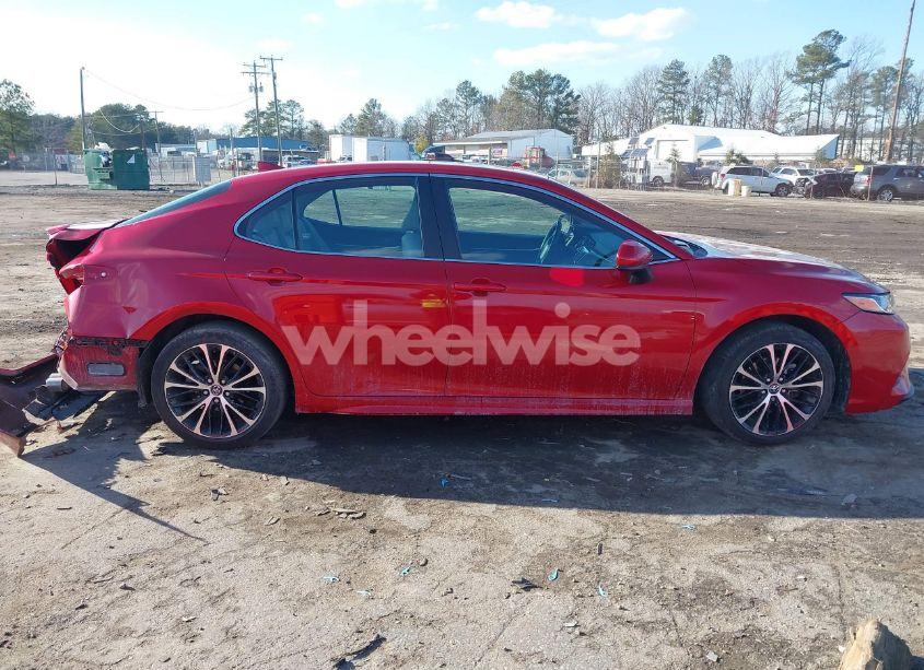 Photo 13 of 2020 Toyota Camry SE (VIN 4T1G11AK5LU336611)