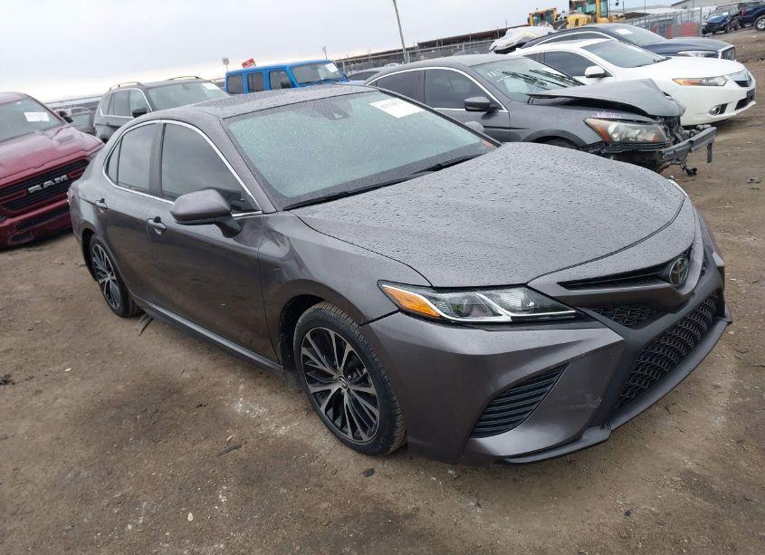 2020 Toyota Camry SE (VIN 4T1G11AK5LU349620) main photo