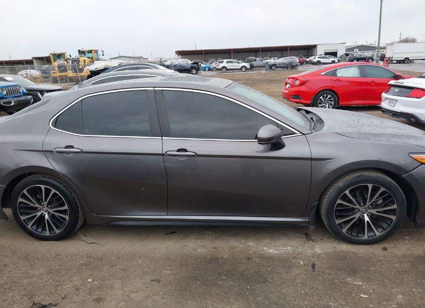 Photo 13 of 2020 Toyota Camry SE (VIN 4T1G11AK5LU349620)