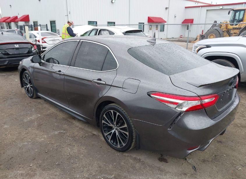 Photo 3 of 2020 Toyota Camry SE (VIN 4T1G11AK5LU349620)