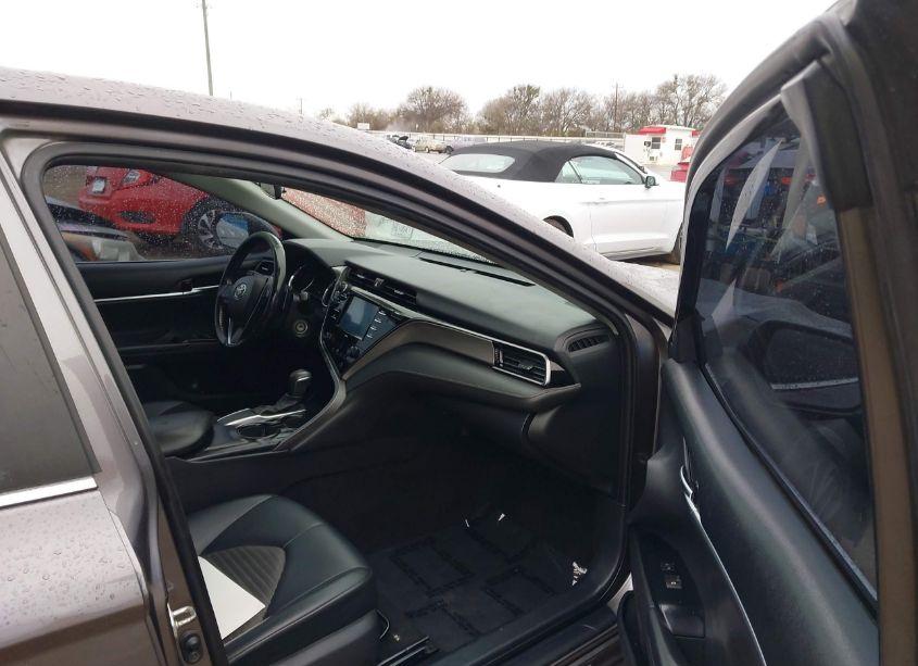 Photo 5 of 2020 Toyota Camry SE (VIN 4T1G11AK5LU349620)