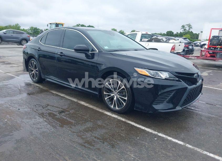 2020 Toyota Camry SE (VIN 4T1G11AK5LU355630) main photo