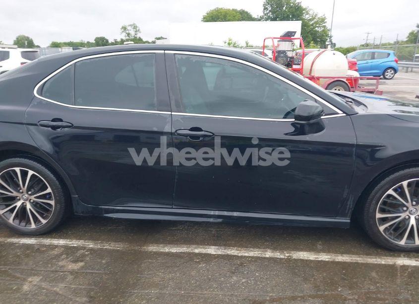 Photo 13 of 2020 Toyota Camry SE (VIN 4T1G11AK5LU355630)