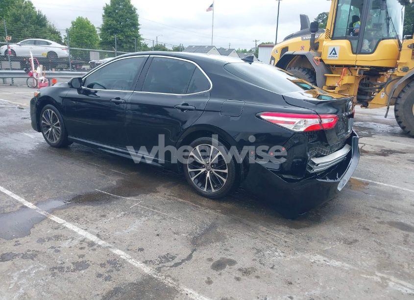 Photo 3 of 2020 Toyota Camry SE (VIN 4T1G11AK5LU355630)
