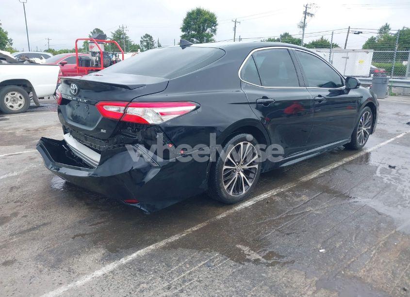 Photo 4 of 2020 Toyota Camry SE (VIN 4T1G11AK5LU355630)