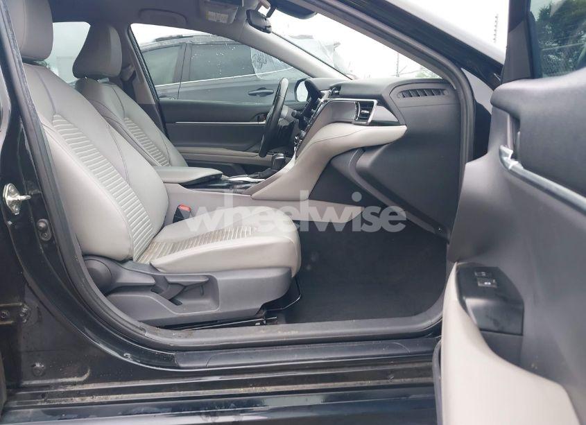 Photo 5 of 2020 Toyota Camry SE (VIN 4T1G11AK5LU355630)