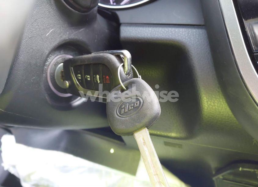 Photo 11 of 2020 Toyota Camry SE (VIN 4T1G11AK5LU357877)