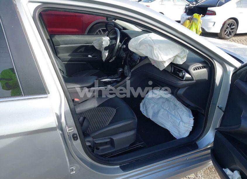 Photo 5 of 2020 Toyota Camry SE (VIN 4T1G11AK5LU357877)