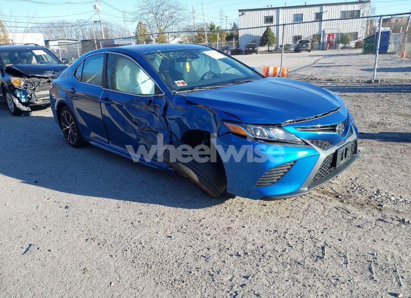 2020 Toyota Camry SE (VIN 4T1G11AK5LU374744) main photo