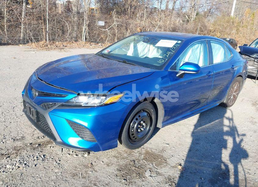 Photo 2 of 2020 Toyota Camry SE (VIN 4T1G11AK5LU374744)