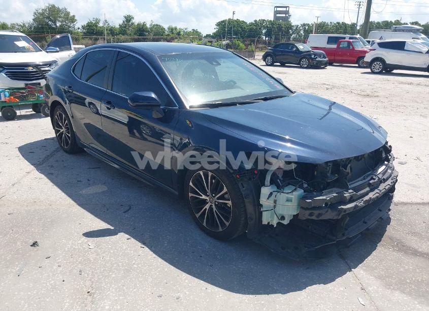 2020 Toyota Camry SE (VIN 4T1G11AK5LU500066) main photo